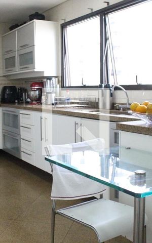 Apartamento à venda com 380m², 4 quartos e 5 vagasCozinha