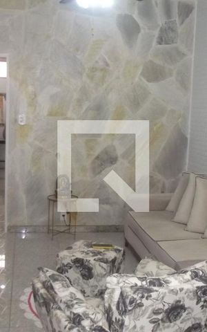 Casa à venda com 200m², 2 quartos e 1 vagaSala