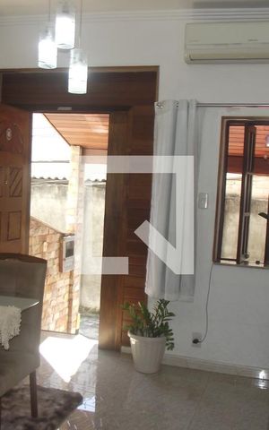 Casa à venda com 200m², 2 quartos e 1 vagaSala