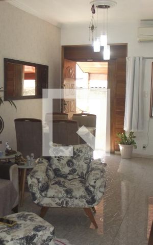 Casa à venda com 200m², 2 quartos e 1 vagaSala