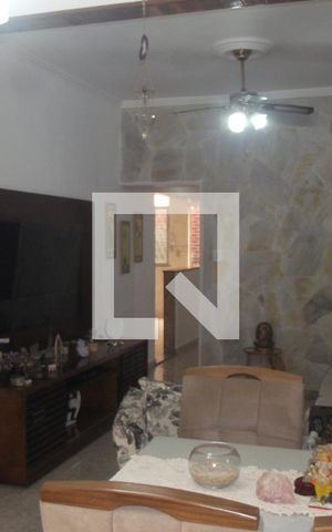 Casa à venda com 200m², 2 quartos e 1 vagaSala