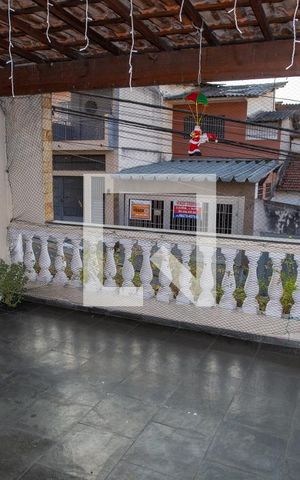 Casa à venda com 200m², 3 quartos e 3 vagas Casa à venda com 200m², 3 quartos e 3 vagasSacada