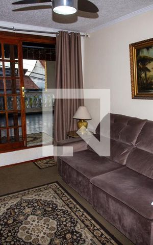 Casa à venda com 200m², 3 quartos e 3 vagas Casa à venda com 200m², 3 quartos e 3 vagasSala
