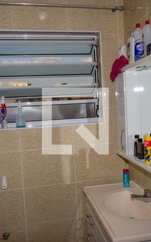 Casa à venda com 200m², 3 quartos e 3 vagas Casa à venda com 200m², 3 quartos e 3 vagasBanheiro 1