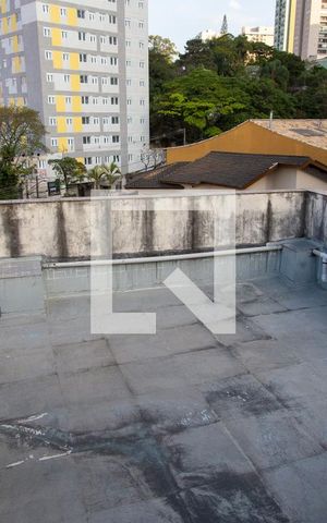 Casa à venda com 200m², 3 quartos e 3 vagas Casa à venda com 200m², 3 quartos e 3 vagasÁrea externa
