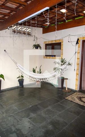 Casa à venda com 200m², 3 quartos e 3 vagas Casa à venda com 200m², 3 quartos e 3 vagasSacada