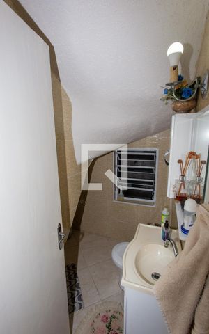 Casa à venda com 200m², 3 quartos e 3 vagas Casa à venda com 200m², 3 quartos e 3 vagasBanheiro 2