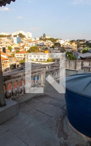 Casa à venda com 200m², 3 quartos e 3 vagas Casa à venda com 200m², 3 quartos e 3 vagasÁrea externa