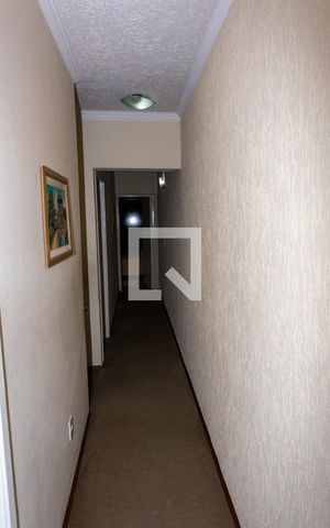 Casa à venda com 200m², 3 quartos e 3 vagas Casa à venda com 200m², 3 quartos e 3 vagasCorredor