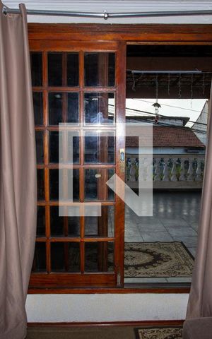 Casa à venda com 200m², 3 quartos e 3 vagas Casa à venda com 200m², 3 quartos e 3 vagasSala