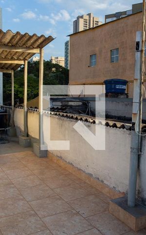 Casa à venda com 200m², 3 quartos e 3 vagas Casa à venda com 200m², 3 quartos e 3 vagasÁrea externa