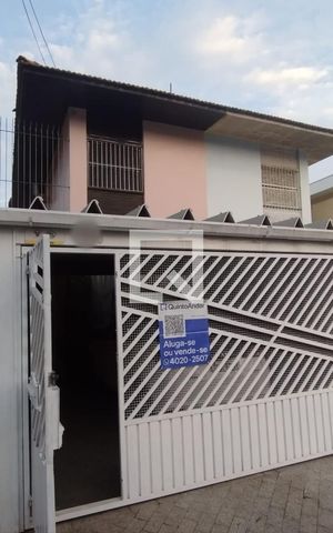 Casa à venda com 160m², 2 quartos e 2 vagas Casa à venda com 160m², 2 quartos e 2 vagasFachada