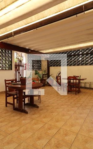 Casa à venda com 400m², 2 quartos e 6 vagasQuintal