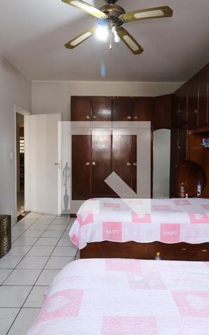 Casa à venda com 400m², 2 quartos e 6 vagasQuarto