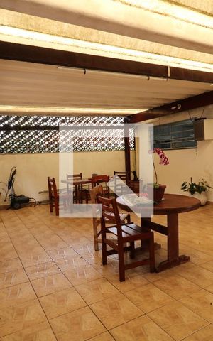 Casa à venda com 400m², 2 quartos e 6 vagasQuintal