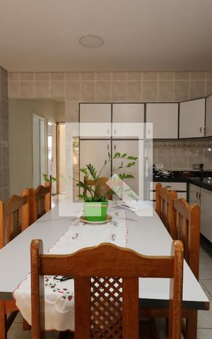 Casa à venda com 400m², 2 quartos e 6 vagasCozinha