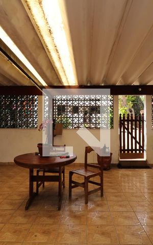 Casa à venda com 400m², 2 quartos e 6 vagasQuintal