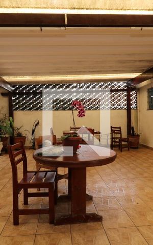 Casa à venda com 400m², 2 quartos e 6 vagasQuintal
