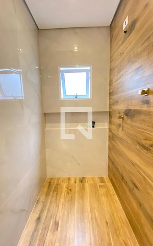 Casa à venda com 280m², 4 quartos e 2 vagasBanheiro Suíte 3