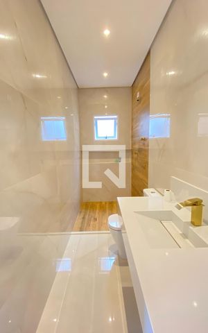 Casa à venda com 280m², 4 quartos e 2 vagasBanheiro Suíte 3