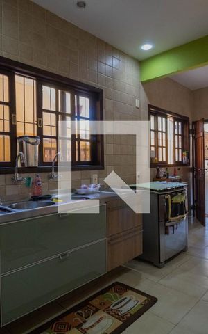 Casa à venda com 450m², 6 quartos e 4 vagasCozinha 