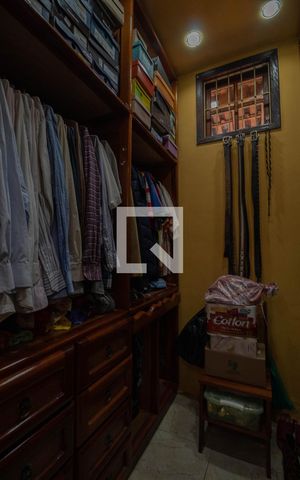 Casa à venda com 450m², 6 quartos e 4 vagasCloset 