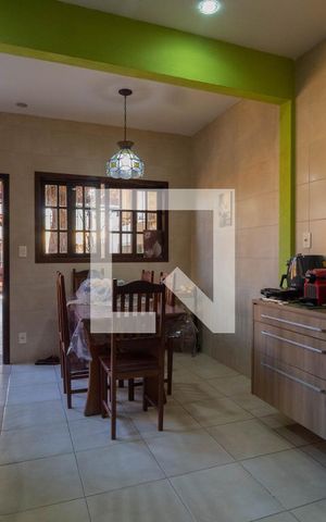 Casa à venda com 450m², 6 quartos e 4 vagasCozinha 