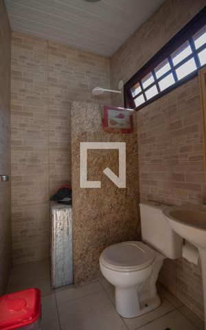 Casa à venda com 450m², 6 quartos e 4 vagasBanheiro de serviço