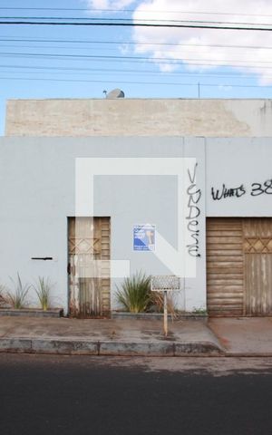Casa para alugar com 200m², 3 quartos e 3 vagasFachada