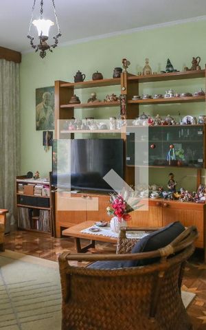 Casa à venda com 260m², 2 quartos e 3 vagas Casa à venda com 260m², 2 quartos e 3 vagasSala