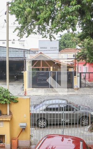Casa à venda com 260m², 2 quartos e 3 vagas Casa à venda com 260m², 2 quartos e 3 vagasVista da Sala