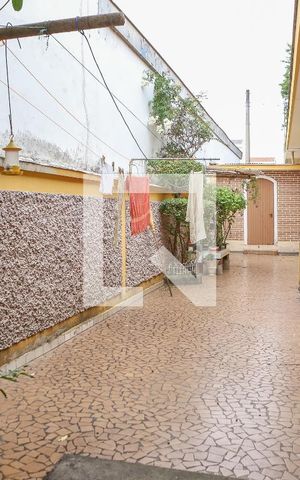 Casa à venda com 260m², 2 quartos e 3 vagas Casa à venda com 260m², 2 quartos e 3 vagasQuintal