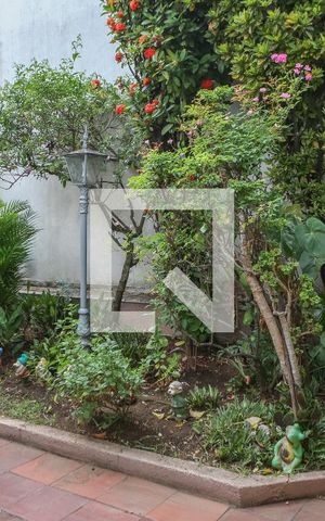 Casa à venda com 260m², 2 quartos e 3 vagas Casa à venda com 260m², 2 quartos e 3 vagasGaragem