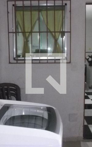 Casa à venda com 30m², 3 quartos e 1 vagaÁrea de Serviço