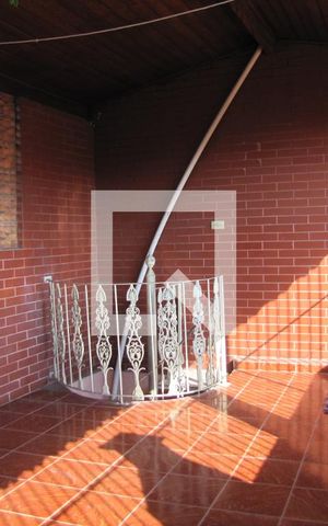 Casa à venda com 200m², 4 quartos e 2 vagasVaranda
