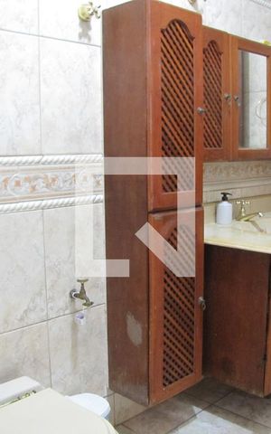Casa à venda com 200m², 4 quartos e 2 vagasBanheiro Térreo