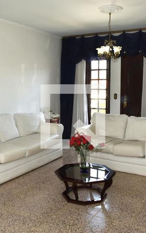 Casa à venda com 265m², 3 quartos e 2 vagasSala