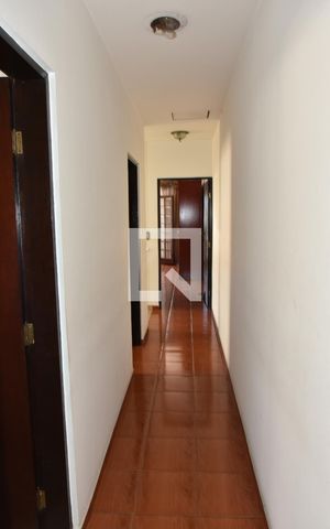 Casa à venda com 265m², 3 quartos e 2 vagasCorredor
