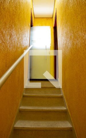 Casa à venda com 162m², 2 quartos e 1 vagaEscada