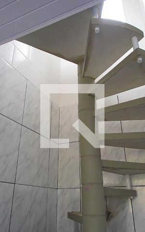 Casa para alugar com 50m², 1 quarto e sem vagaEscada para Suite