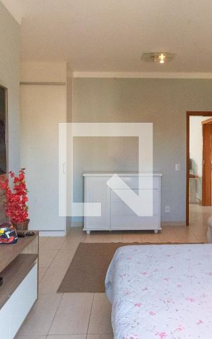 Casa de condomínio à venda com 268m², 3 quartos e 4 vagas Casa de condomínio à venda com 268m², 3 quartos e 4 vagasSuíte 1