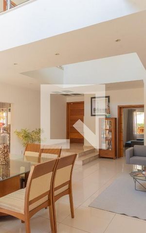 Casa de condomínio à venda com 268m², 3 quartos e 4 vagas Casa de condomínio à venda com 268m², 3 quartos e 4 vagasSala