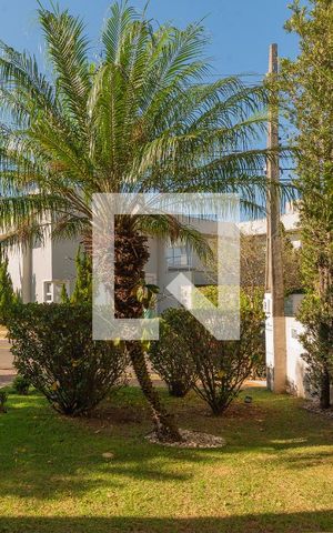 Casa de condomínio à venda com 268m², 3 quartos e 4 vagas Casa de condomínio à venda com 268m², 3 quartos e 4 vagasVista da Sala de TV