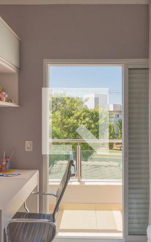 Casa de condomínio à venda com 268m², 3 quartos e 4 vagas Casa de condomínio à venda com 268m², 3 quartos e 4 vagasSuíte 3
