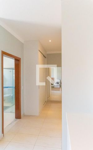 Casa de condomínio à venda com 268m², 3 quartos e 4 vagas Casa de condomínio à venda com 268m², 3 quartos e 4 vagasSuíte 1