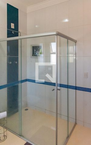 Casa de condomínio à venda com 268m², 3 quartos e 4 vagas Casa de condomínio à venda com 268m², 3 quartos e 4 vagasBanheiro da Suíte 1