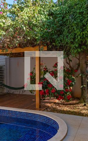 Casa de condomínio à venda com 268m², 3 quartos e 4 vagas Casa de condomínio à venda com 268m², 3 quartos e 4 vagasPiscina