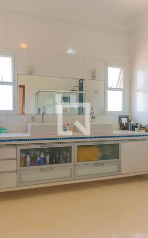 Casa de condomínio à venda com 268m², 3 quartos e 4 vagas Casa de condomínio à venda com 268m², 3 quartos e 4 vagasBanheiro da Suíte 1