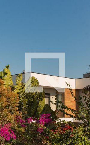 Casa de condomínio à venda com 268m², 3 quartos e 4 vagas Casa de condomínio à venda com 268m², 3 quartos e 4 vagasVista da Suíte 2