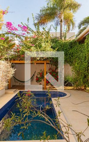 Casa de condomínio à venda com 268m², 3 quartos e 4 vagas Casa de condomínio à venda com 268m², 3 quartos e 4 vagasPiscina